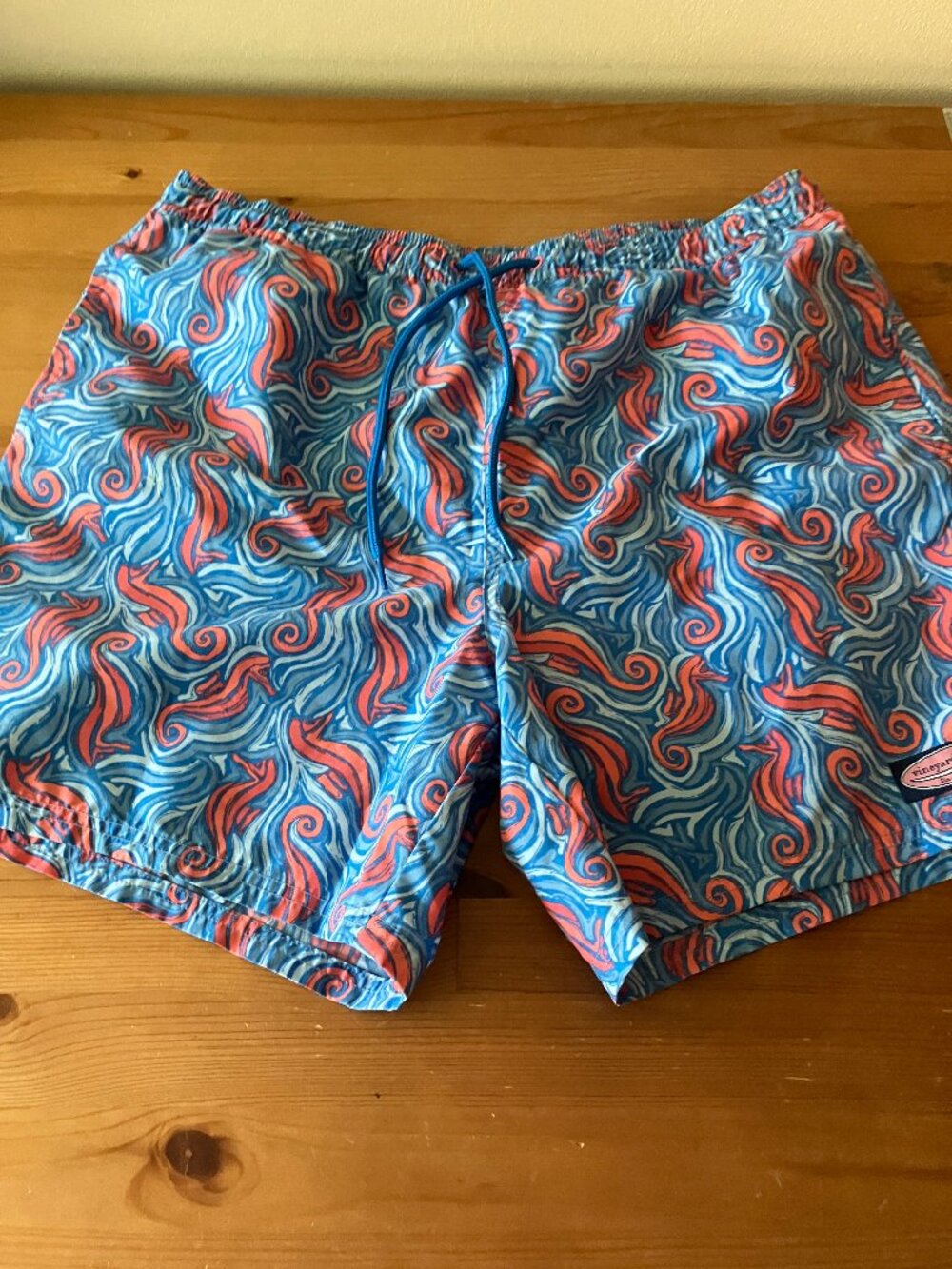 VINEYARD VINES Men's Seahorse Waves Chappy Swim Pants, Blue/Pink 3 Pockets Sz L